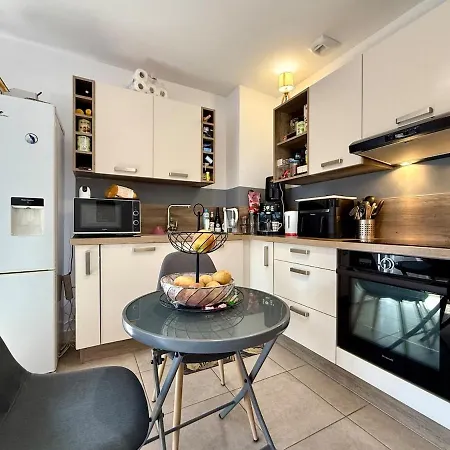 Appartement 2 Pièces 46m2 Avec Terrasse Et Balcon *